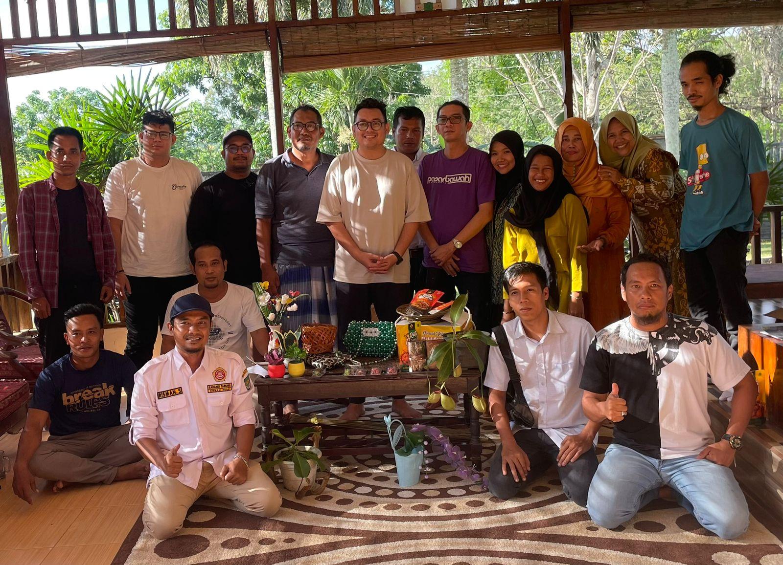 Ketua BRCN Riau Rizky Bagus OKA foto bersama RCN Rohul