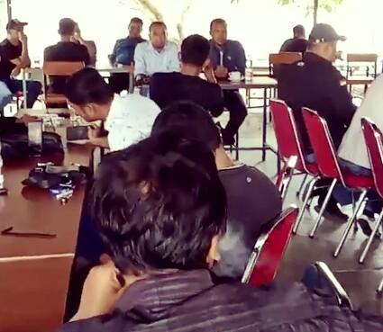 Kelmi Amri saat silaturahmi dengan insan pers Rohul