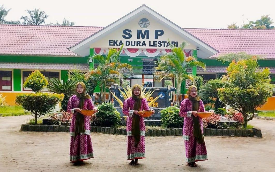 Siswi SMP Swasta Eka Dura Lestari cabang Tari Kreasi
