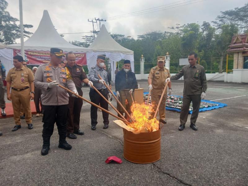 Pemusnahan barang bukti narkotika dengan cara dibakar