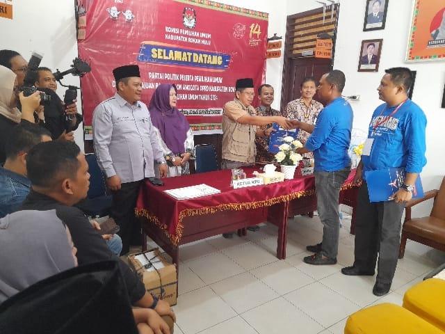 Kelmi Amri serahkan berkas Bacaleg Demokrat