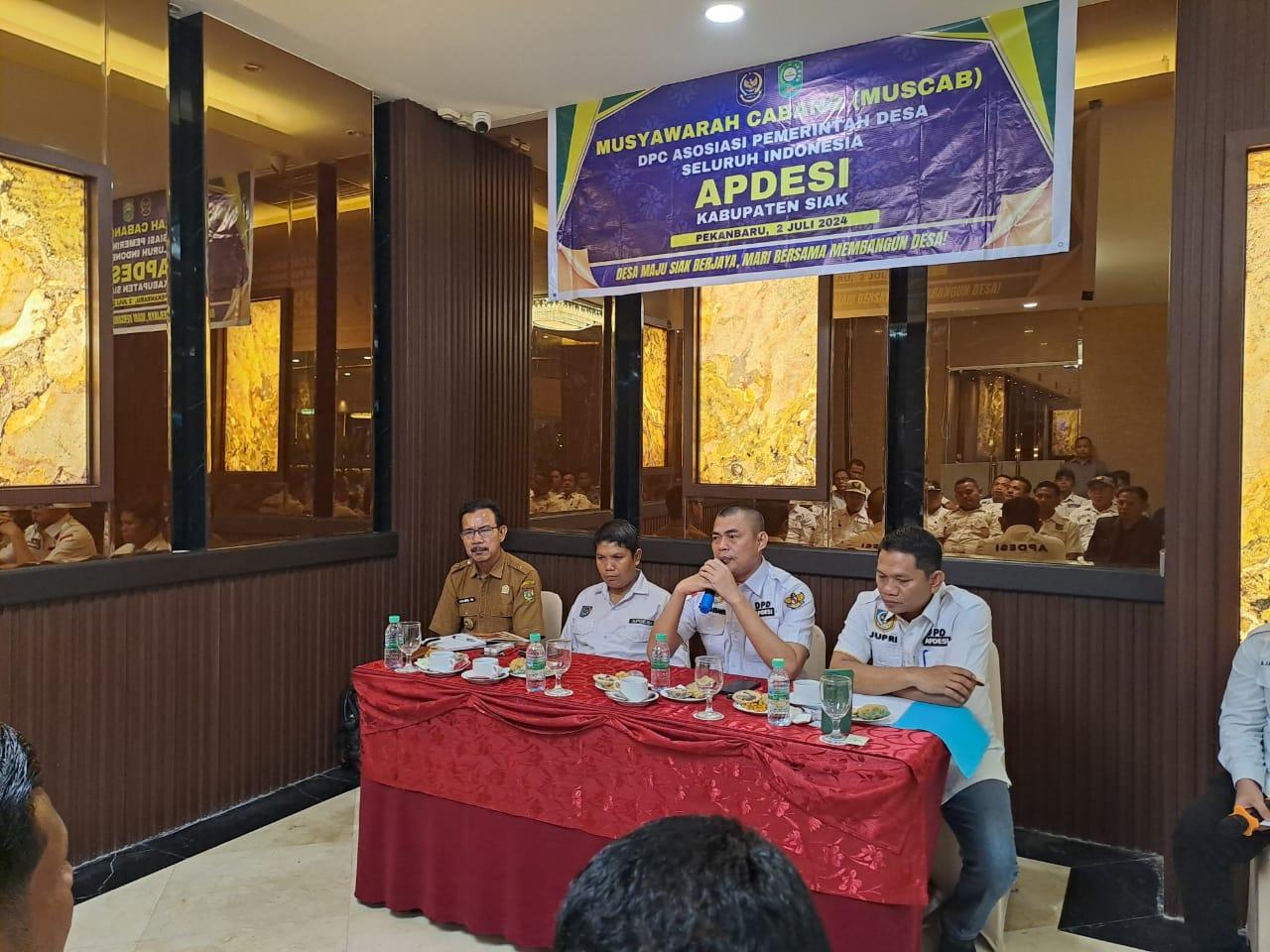 Ketua DPD APDESI Riau Zulfahrianto saat membuka Muscab APDESI Siak
