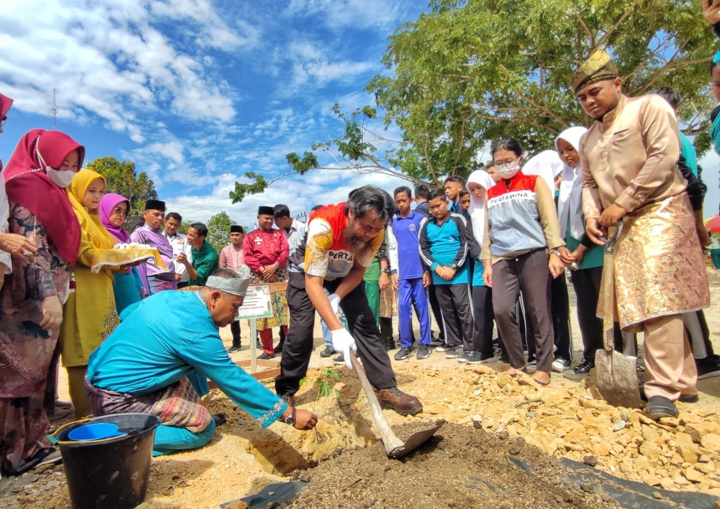 Kegiatan penanaman pohon di Sekolah