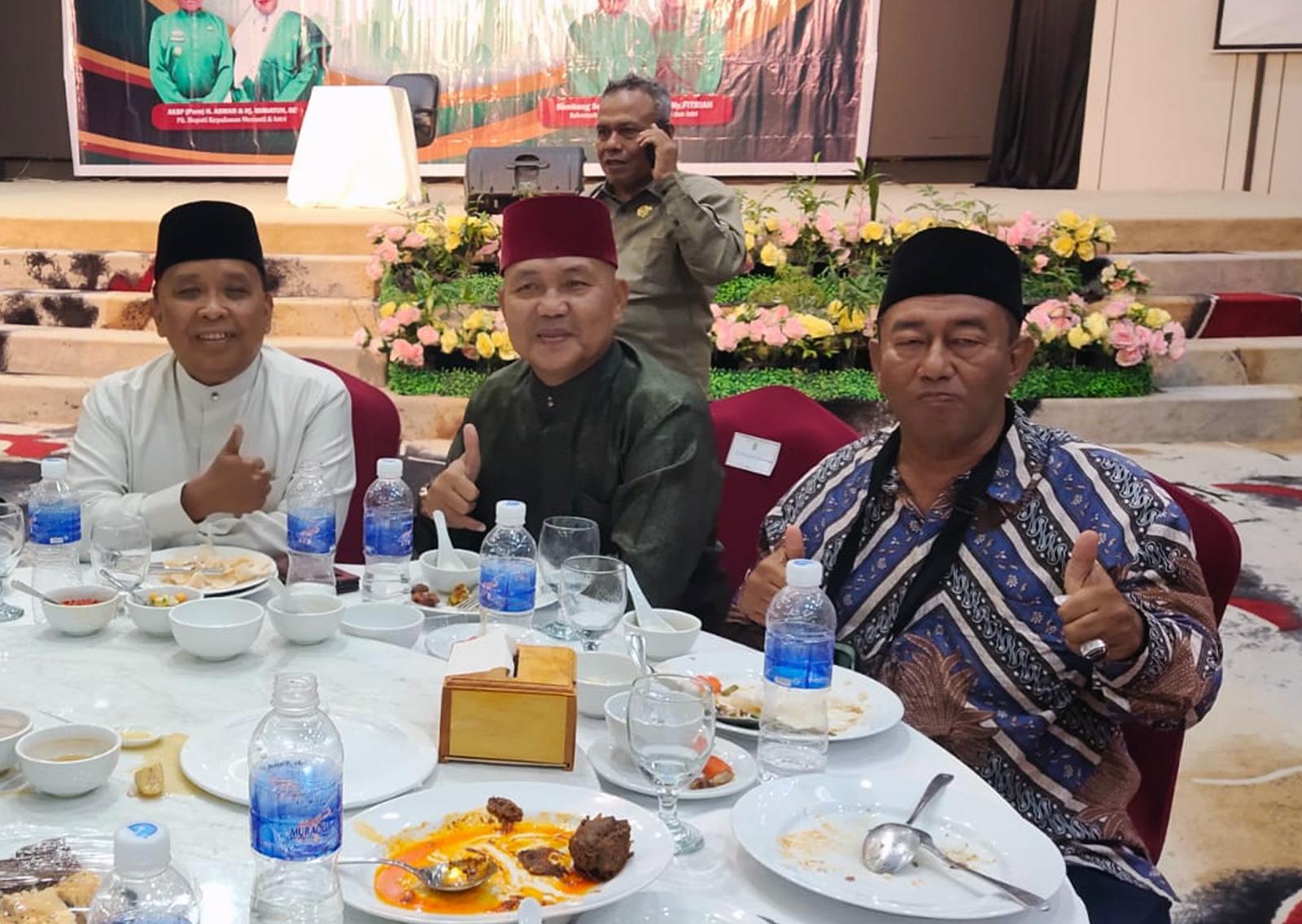 Ketum Permaskab Kepulauan Meranti-Riau Ir H. Nazaruddin Nasir bersama Sekum H. Muhammad Irwan SH dan tokoh masyarakat Meranti H Tarmizi Tohor