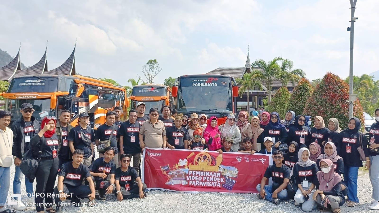 Para peserta foto bersama