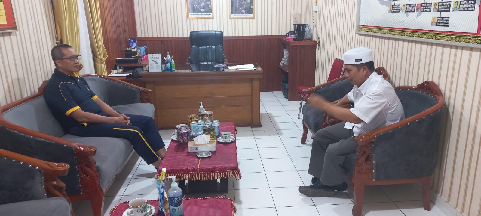 Kapolsek Ujung Batu Saat Diskusi Kamtibmas dengan Ketua LDNU Rohul