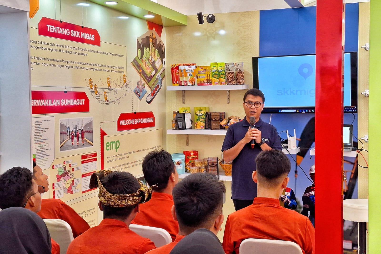 Kegiatan Edukasi Hulu Migas di Booth SKK Migas-KKKS dalam event Dumai Expo 2024