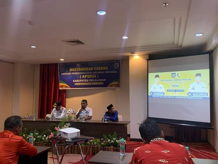 Restu Rambah saat membuka Muscab III Apdesi Pelalawan