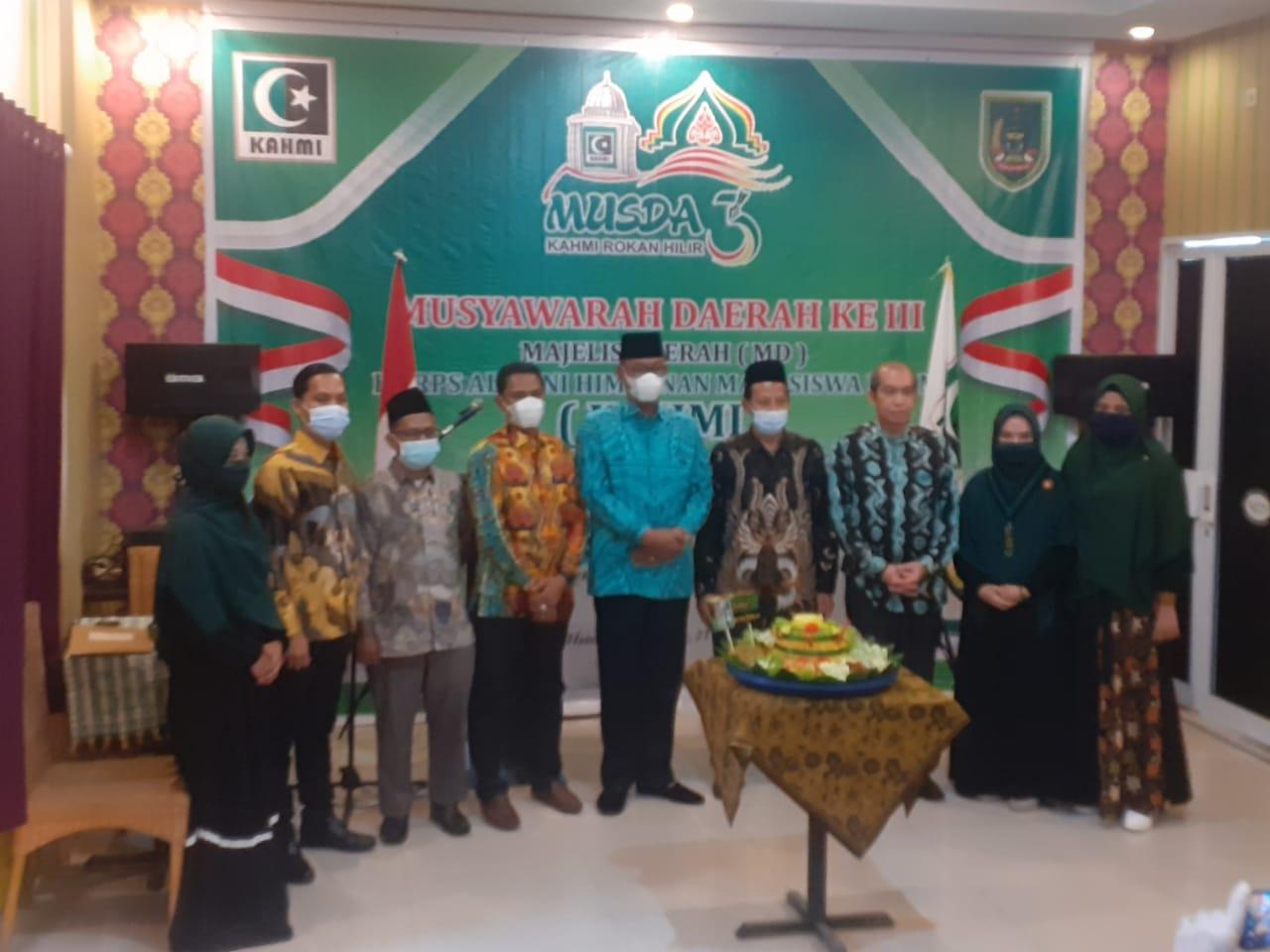Ketua KAHMI Rohil Ir Amiruddin, foto bersama Bupati H Suyatno AMp, presidium KAHMI Riau M Sahal dan sekum KAHMI Riau Adi Kuncoro beserta panitia pada pembukaan musda III KAHMI Rohil di Ujung Tanjung, Ahad (21/3/2021).