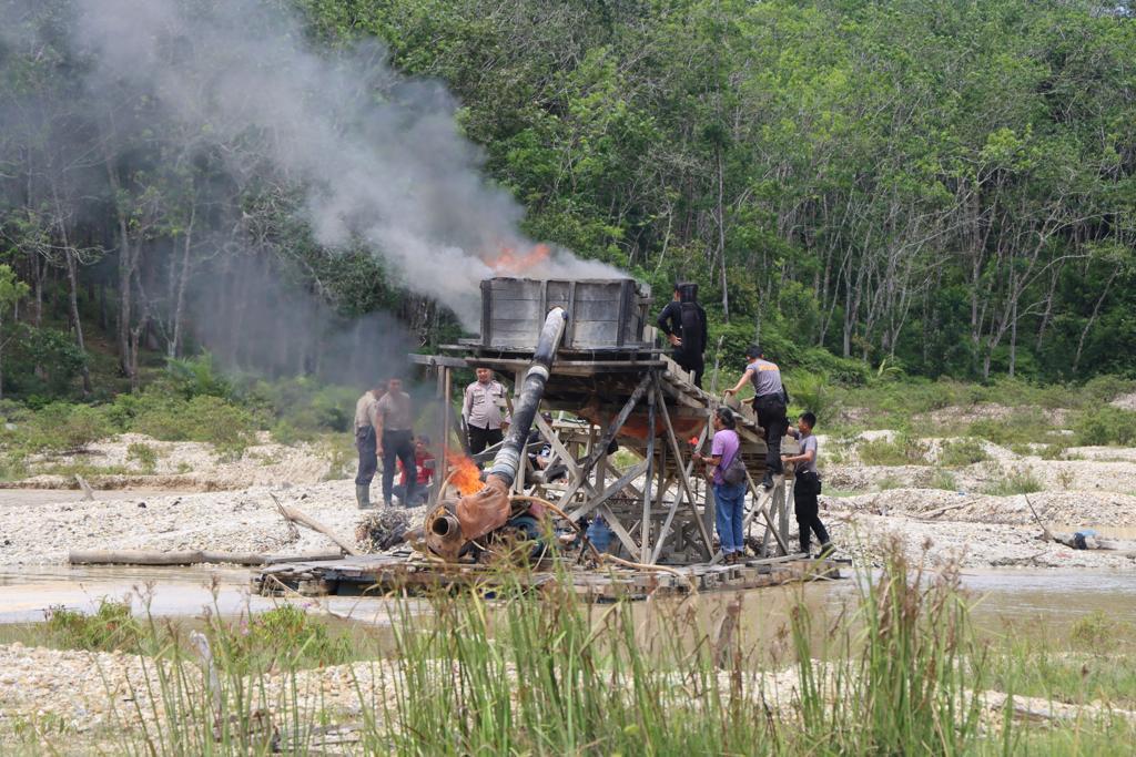 Rakit PETI di Pangean dimusnakan dengan cara dibakar