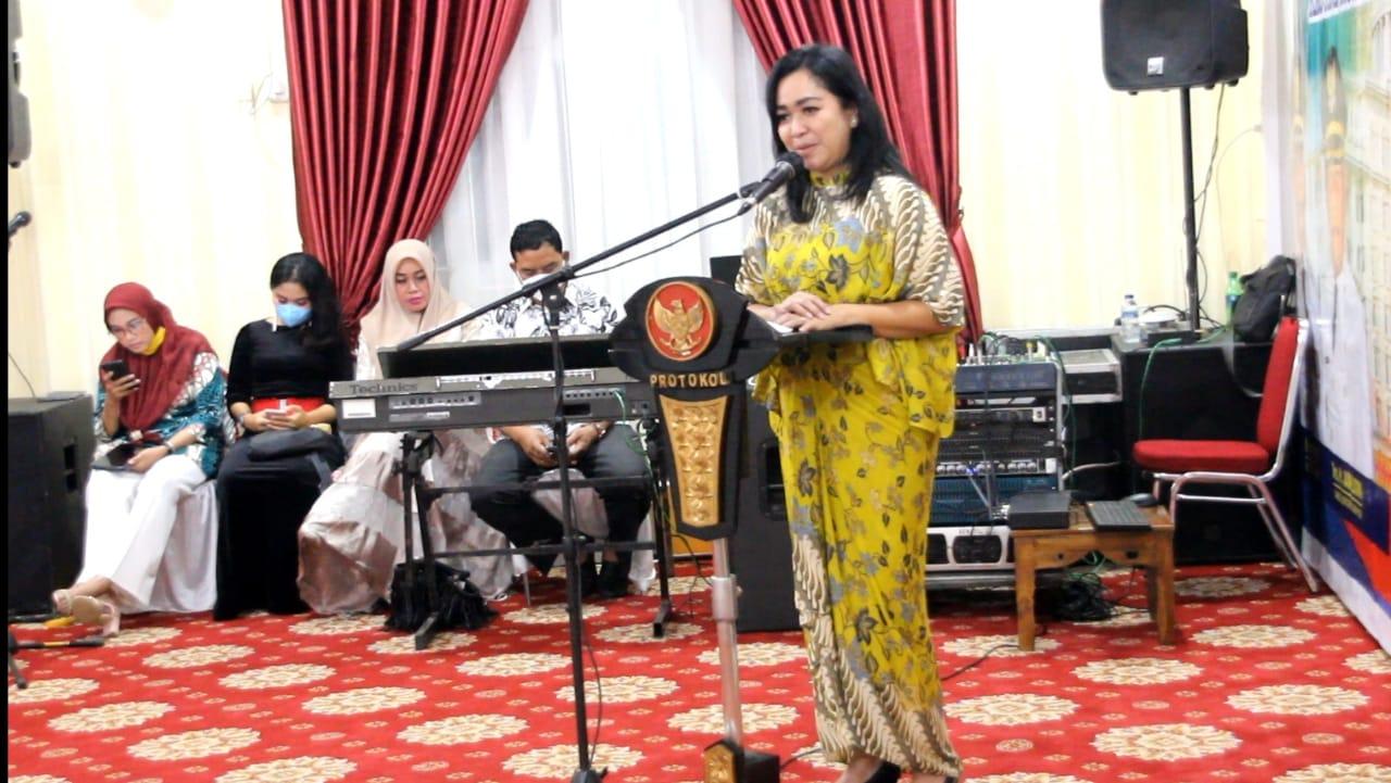 Kajari Rohil Yuliarni Appy SH MH saat memberikan kata sambutan