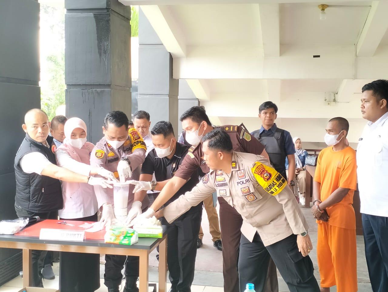 Pemusnahan sabu sabu dengan cara diblender