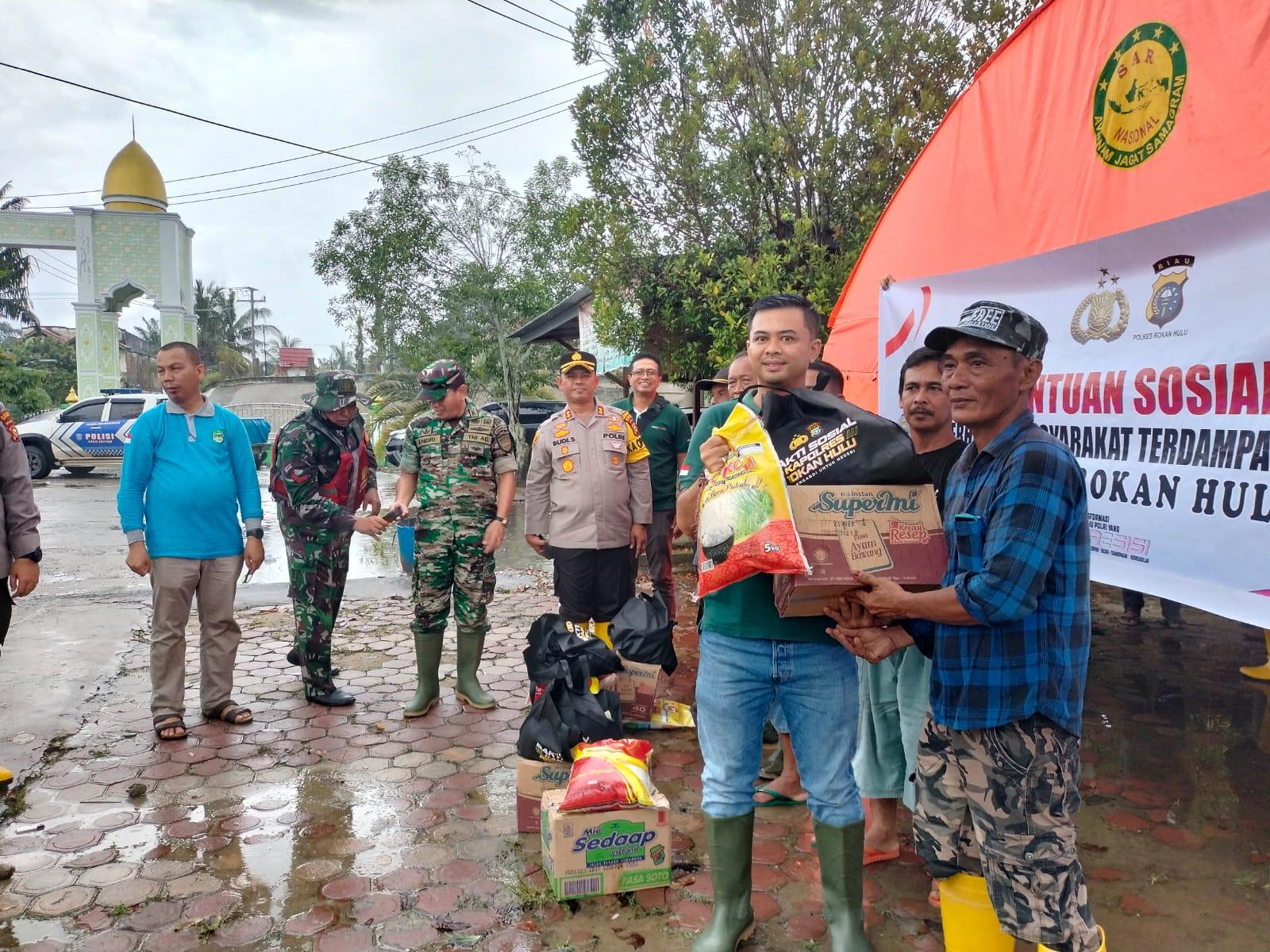 CDO PT EDI Ginanjar Maolid serahkan bantuan kepada warga terdampak banjir