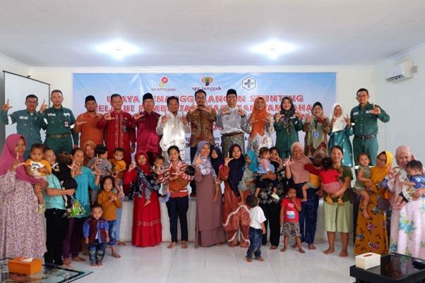 Kegiatan penyerahan PMT Merupakan Program PT SPR Langgak kepada Ibu dan Anak 