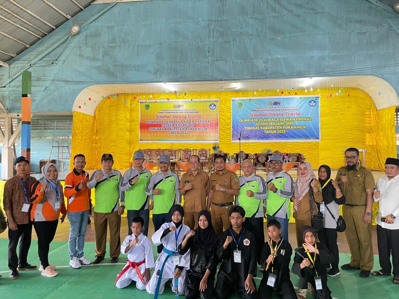 Sekda foto bersama dengan atlet O2SN