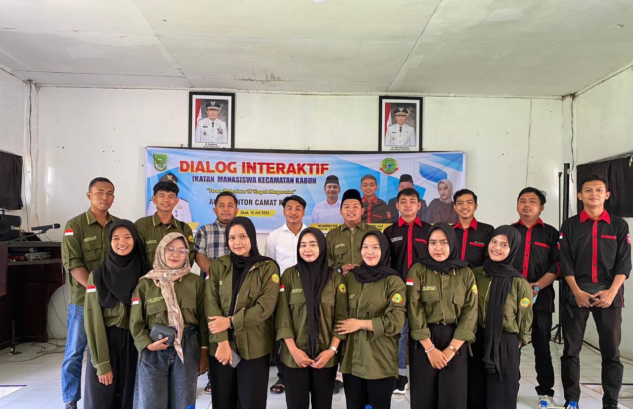 Pengurus IMKK, Mahasiswa KKN dan Pemateri foto bersama