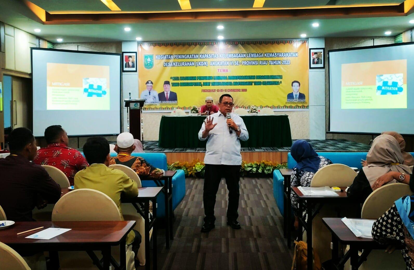 Syamsurizal saat menjadi pemateri pada salah satu kegiatan