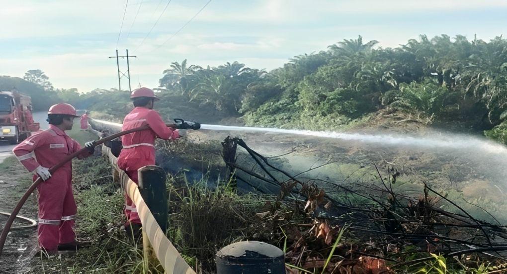 Tim Fire & Emergency Respons Team PHR saat diterjunkan guna memadamkan Karhutla di Riau.
