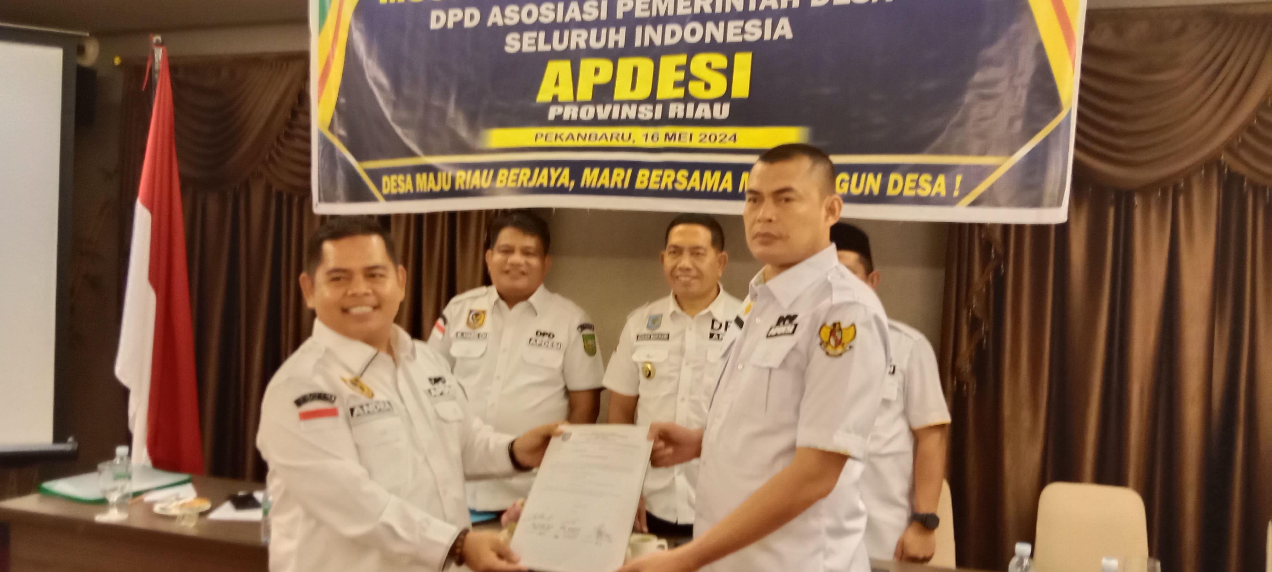 Anto Sontang terima surat dukungan dari perwakilan DPC APDESI di Riau