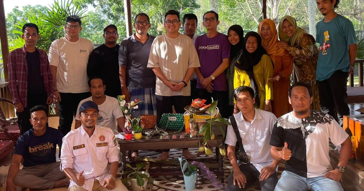 Ketua BRCN Riau Rizky Bagus OKA foto bersama RCN Rohul