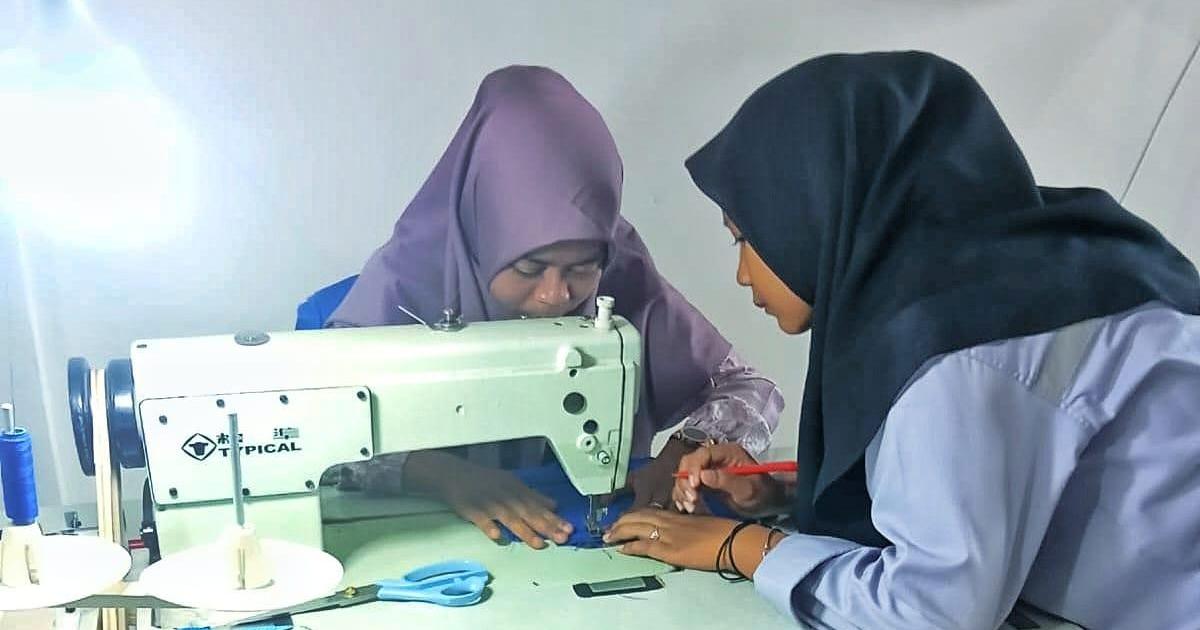 Peserta pelatihan menjahit binaan PHR