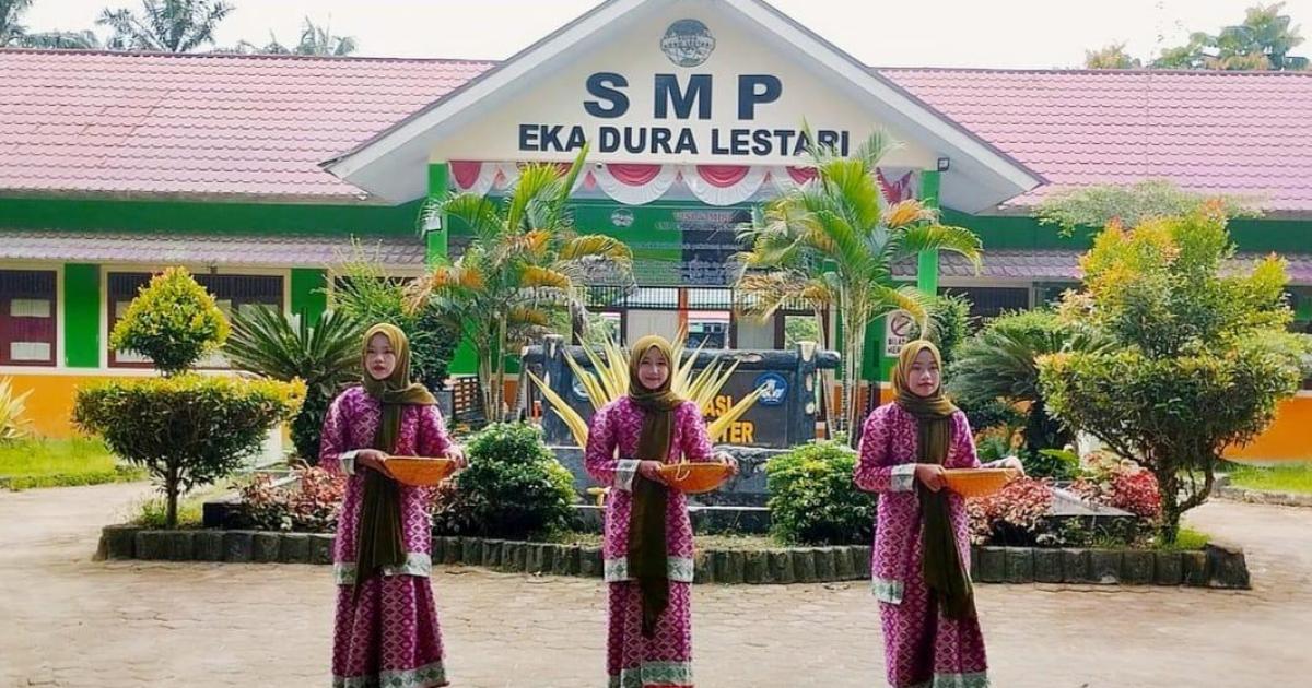 Siswi SMP Swasta Eka Dura Lestari cabang Tari Kreasi