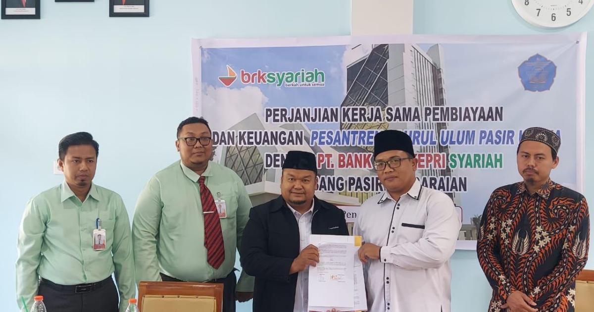 Penandatanganan PKS antara BRK Syariah dengan Ponpes Bahrul Ulum