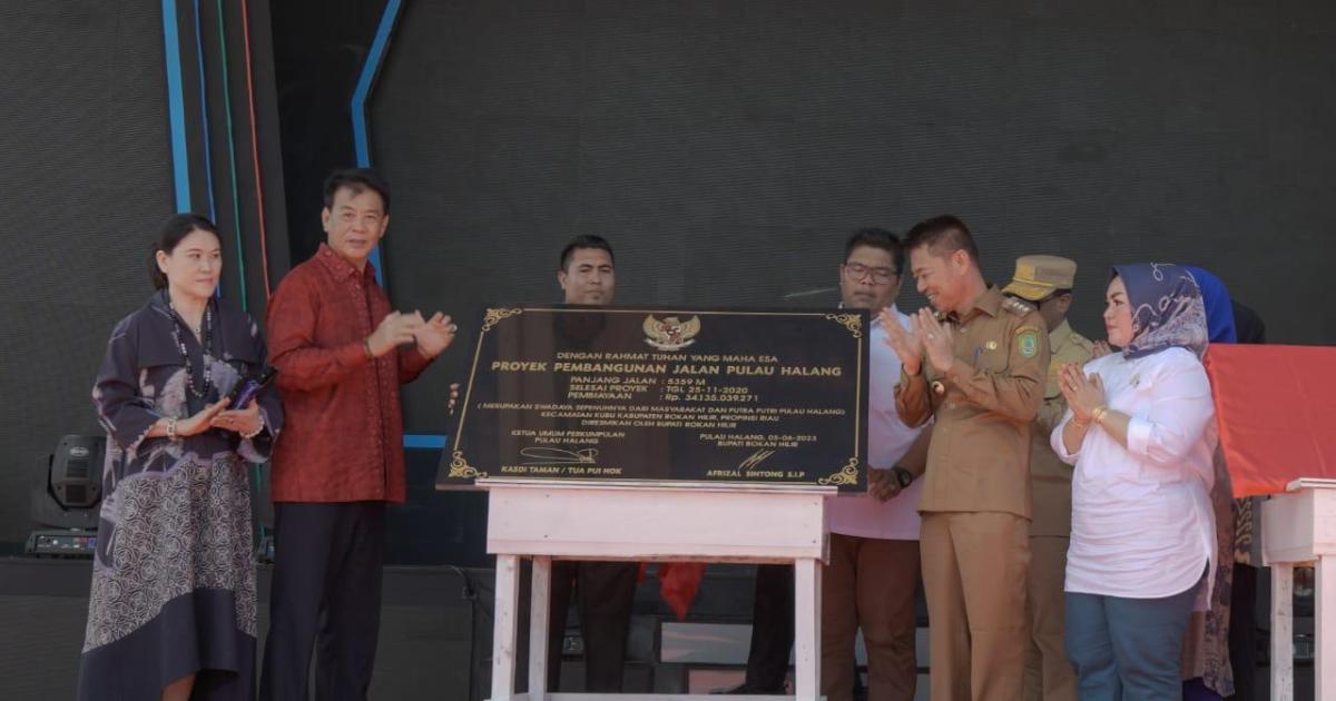 Bupati Rohil Afrizal Sintong saat peresmian