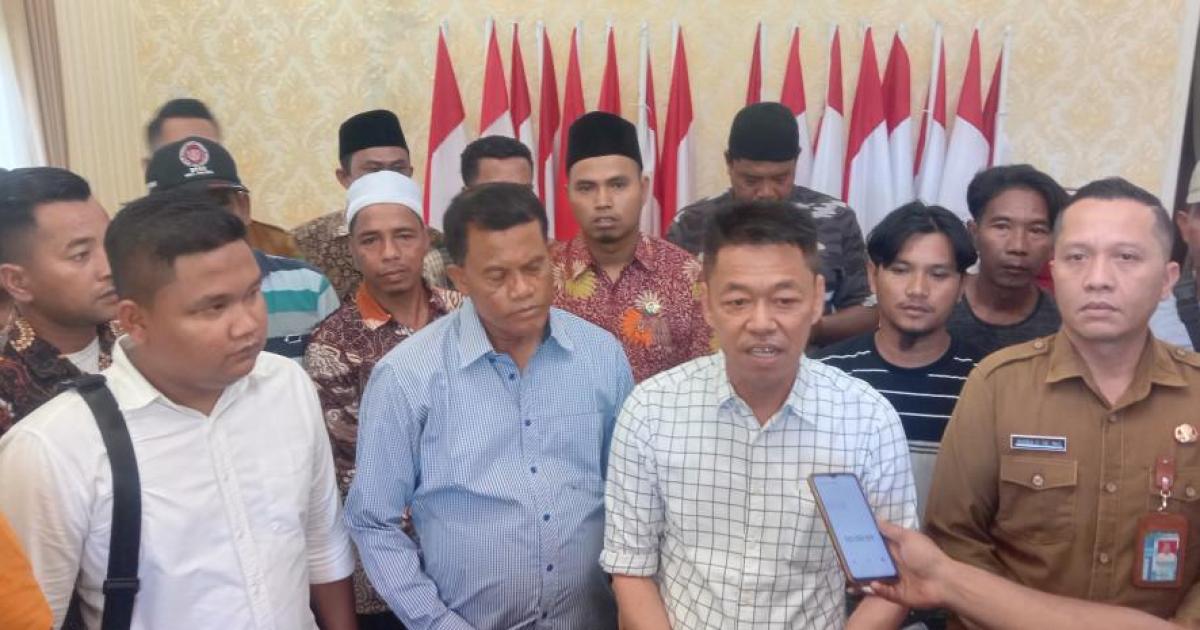 Bupati Rohil Afrizal Sintong