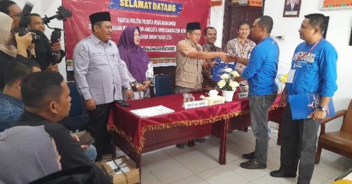 Kelmi Amri serahkan berkas Bacaleg Demokrat