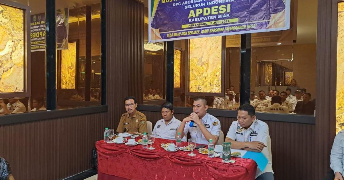 Ketua DPD APDESI Riau Zulfahrianto saat membuka Muscab APDESI Siak