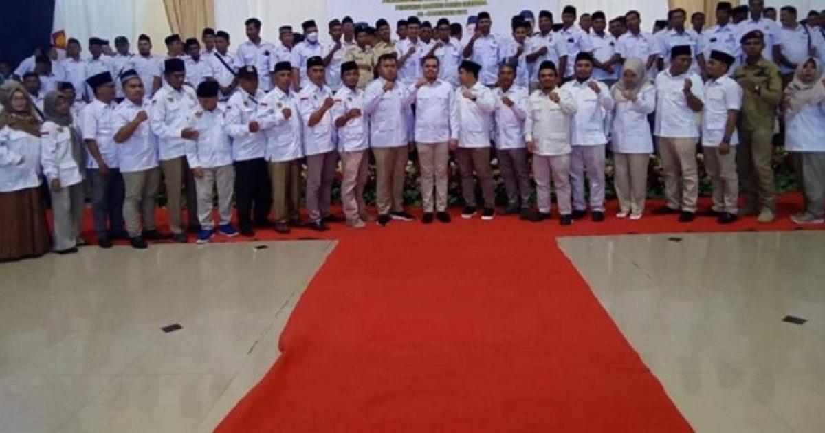 Ketua DPC Gerindra Siak dan seluruh pengurus foto bersama