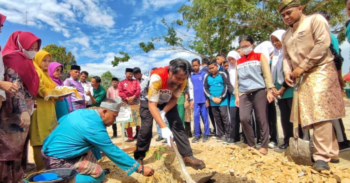 Kegiatan penanaman pohon di Sekolah