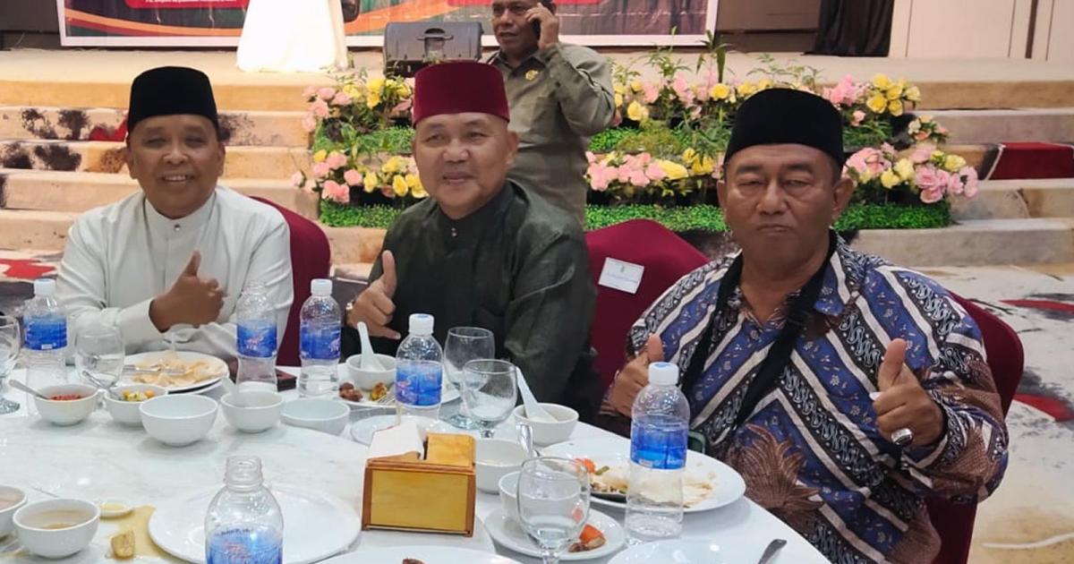Ketum Permaskab Kepulauan Meranti-Riau Ir H. Nazaruddin Nasir bersama Sekum H. Muhammad Irwan SH dan tokoh masyarakat Meranti H Tarmizi Tohor