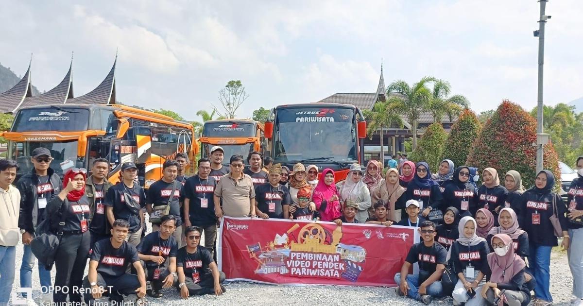 Para peserta foto bersama