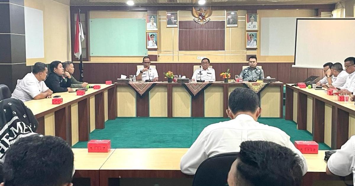 Bupati Inhil Wardan saat Rakor HPN 2023 bersama Panitia dan OPD