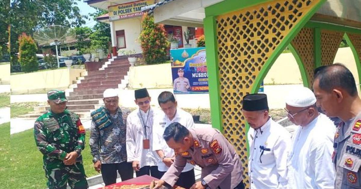 Kapolres Rohul Menandatangani Prasasti Musholla As-Salam
