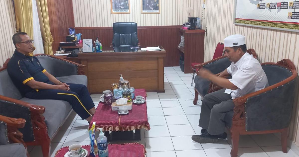 Kapolsek Ujung Batu Saat Diskusi Kamtibmas dengan Ketua LDNU Rohul