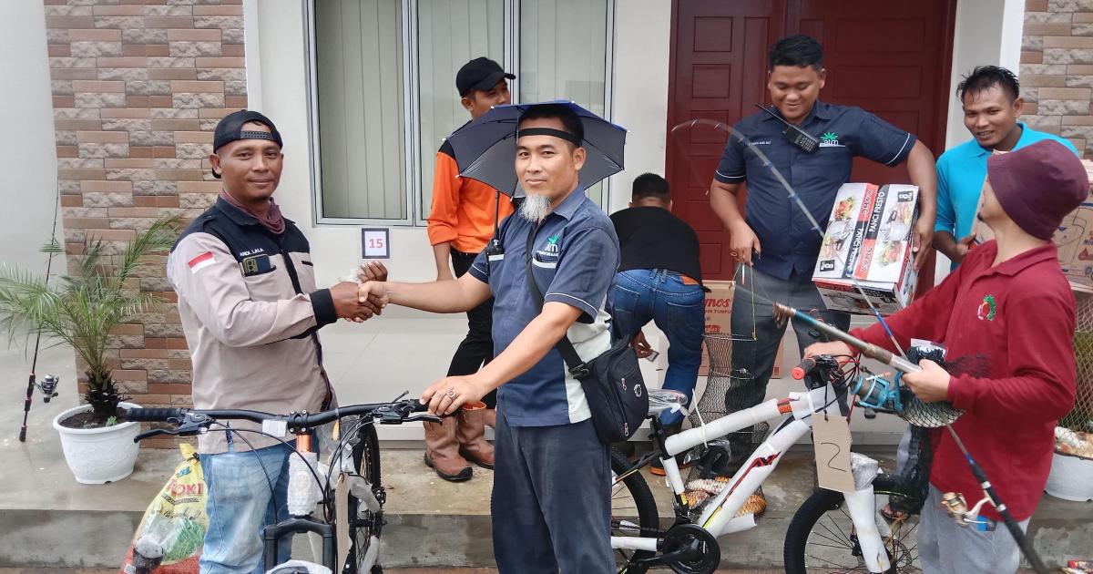 KTU PT. KSM Iswantoro serahkan hadiah juara 1 lomba mancing