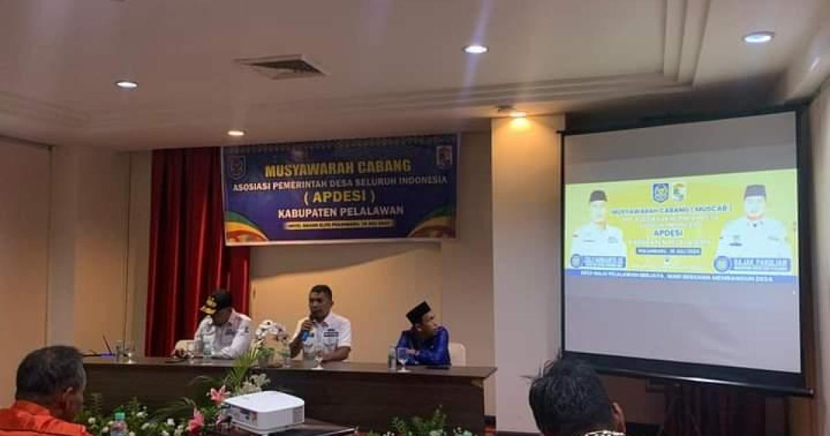 Restu Rambah saat membuka Muscab III Apdesi Pelalawan