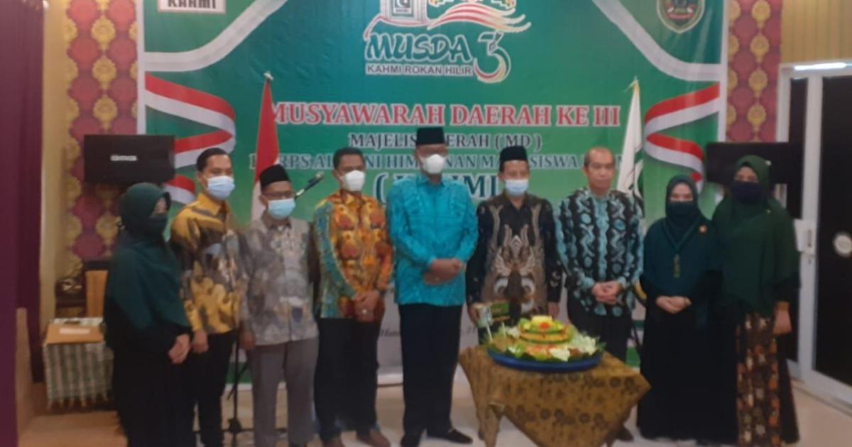 Ketua KAHMI Rohil Ir Amiruddin, foto bersama Bupati H Suyatno AMp, presidium KAHMI Riau M Sahal dan sekum KAHMI Riau Adi Kuncoro beserta panitia pada pembukaan musda III KAHMI Rohil di Ujung Tanjung, Ahad (21/3/2021).