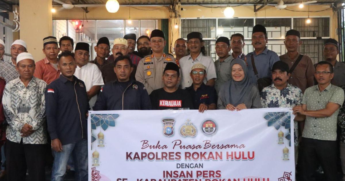 Kapolres foto bersama Wartawan