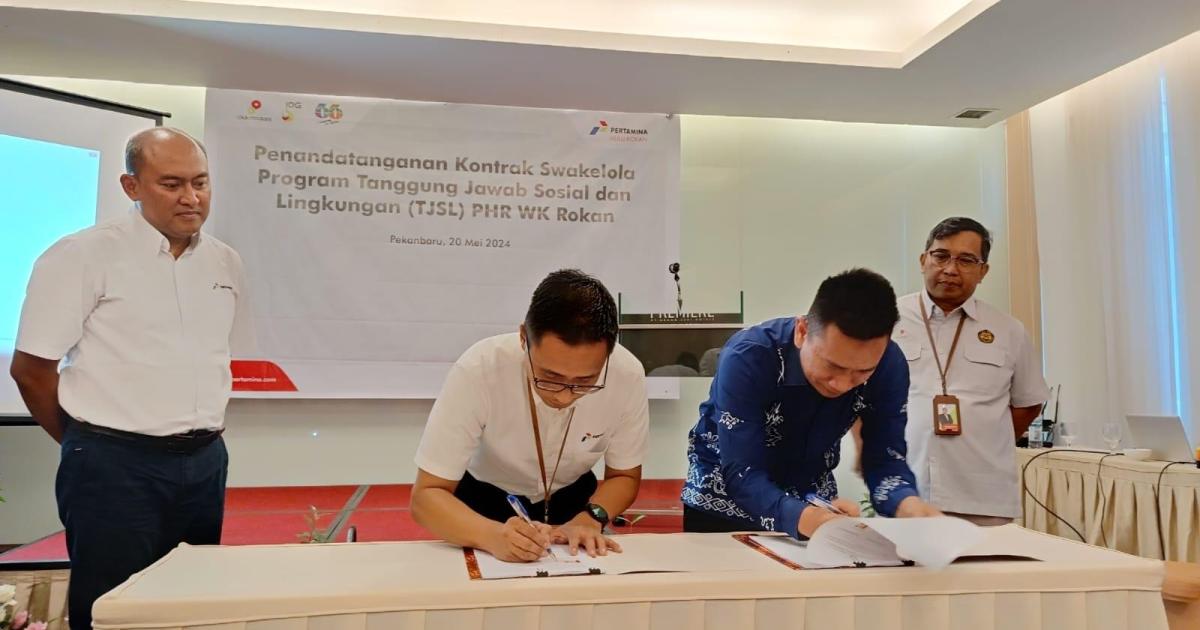 PT. PHR menandatangani kontrak swakelola Program TJSL bersama mitra pelaksana, di Pekanbaru