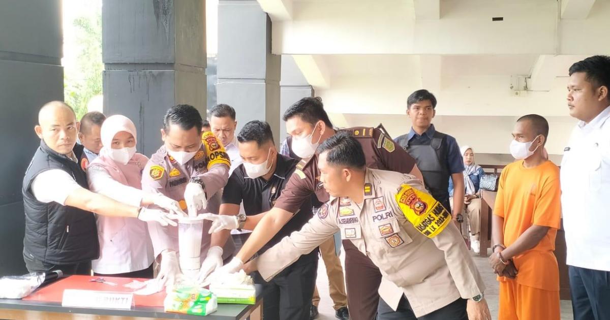 Pemusnahan sabu sabu dengan cara diblender