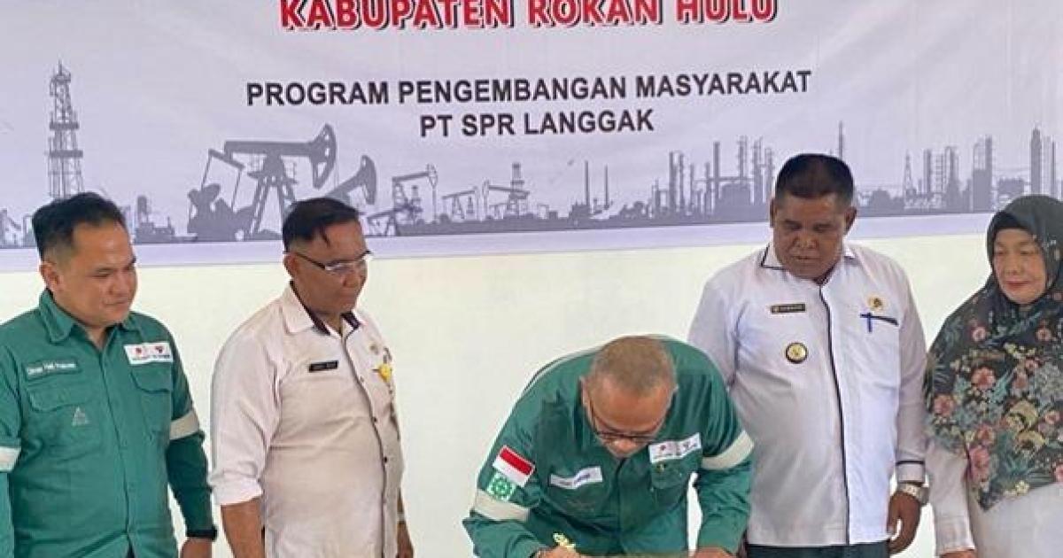 GM PT SPR Langgak Ikin Faizal tandatangan prasasti pembangunan RKB SMP LPMD
