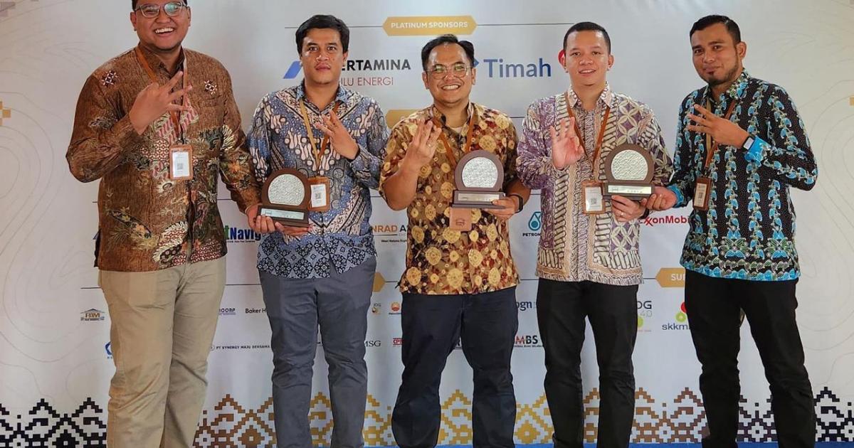 PT SPR Langgak diwakilkan oleh (kiri- kanan : M.Yoghi Satria, Hirzi Farizi, Dimas Hadi Prabowo, M. Ichwan Fauzi,  Norhadi)