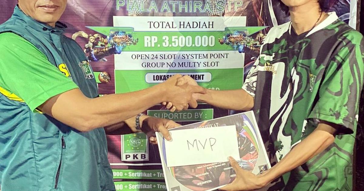 Syafri Yanto serahkan hadiah kepada pemenang turnamen Mobile Legends