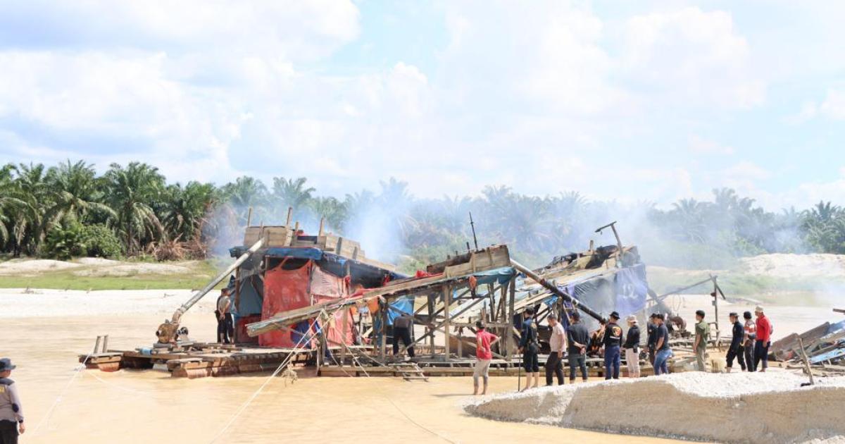 Pemusnahan Rakit PETI oleh tim Gabungan Polres Kuansing